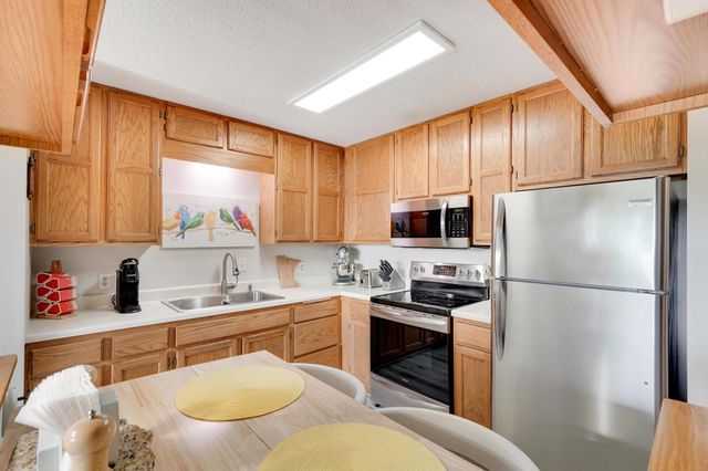 2601 Kenzie Terrace 318, Saint Anthony, MN 55418