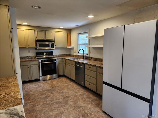 384 Fishcreek Road, Saugerties, NY 12477