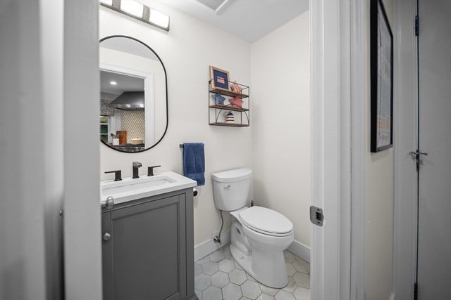 10 Juniper Hill Road, Waltham, MA 02452