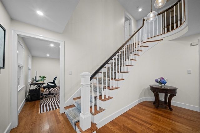 10 Juniper Hill Road, Waltham, MA 02452