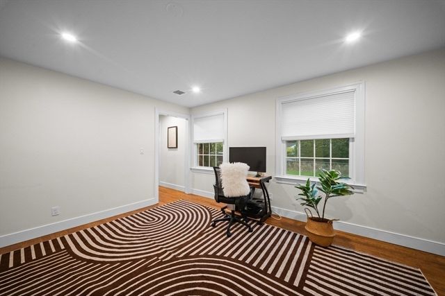 10 Juniper Hill Road, Waltham, MA 02452