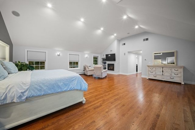 10 Juniper Hill Road, Waltham, MA 02452