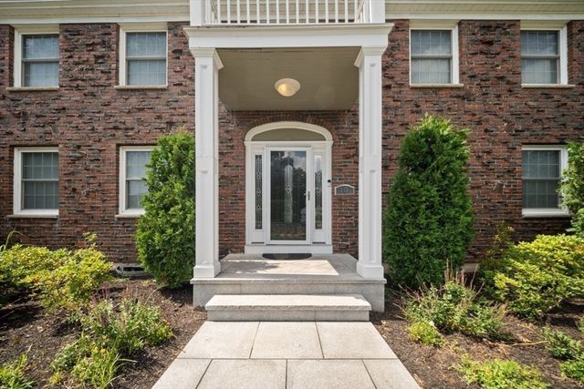 10 Juniper Hill Road, Waltham, MA 02452