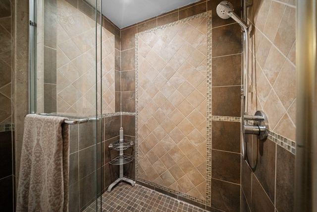 10 Juniper Hill Road, Waltham, MA 02452