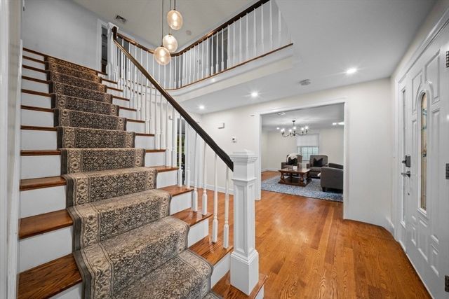 10 Juniper Hill Road, Waltham, MA 02452