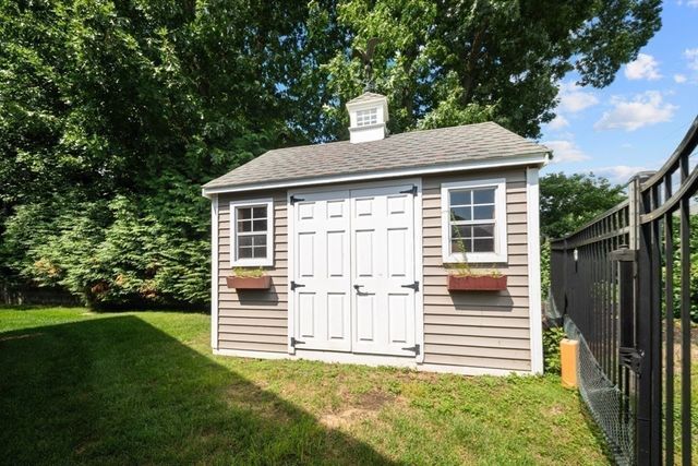 10 Juniper Hill Road, Waltham, MA 02452