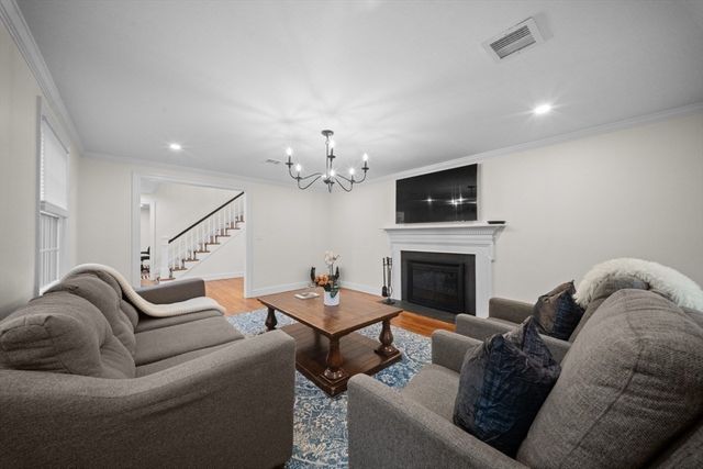 10 Juniper Hill Road, Waltham, MA 02452