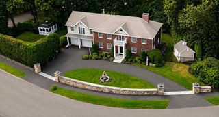 10 Juniper Hill Road, Waltham, MA 02452