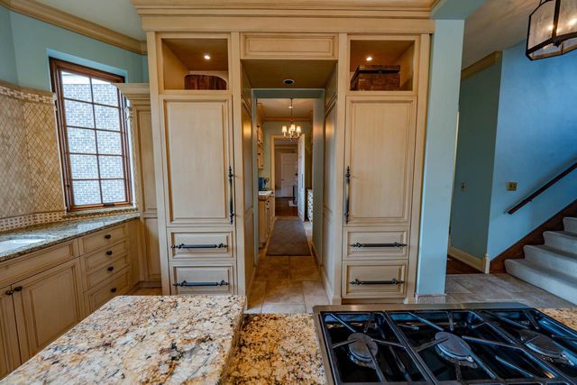 304 BRAEBOURNE COURT, Green Bay, WI 54301