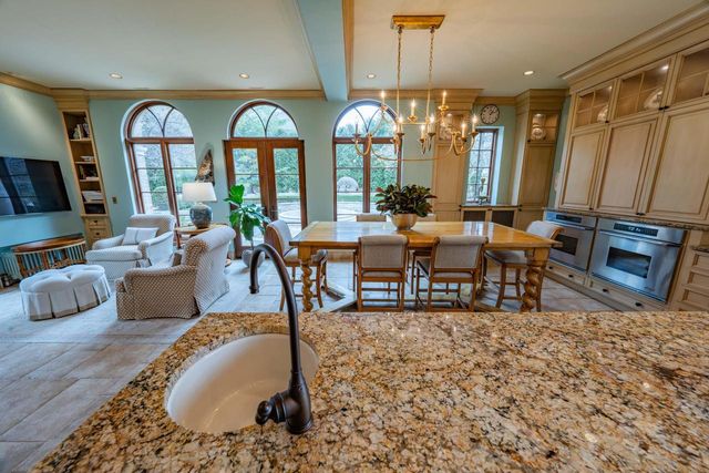 304 BRAEBOURNE COURT, Green Bay, WI 54301
