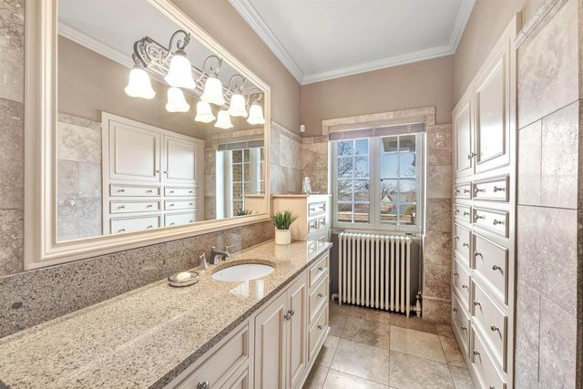 304 BRAEBOURNE COURT, Green Bay, WI 54301