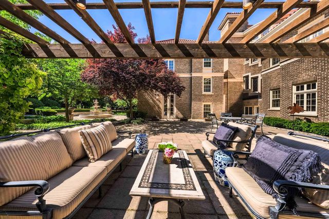304 BRAEBOURNE COURT, Green Bay, WI 54301