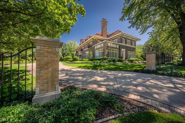 304 BRAEBOURNE COURT, Green Bay, WI 54301