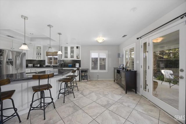 10710 Academy Avenue, Bakersfield, CA 93312