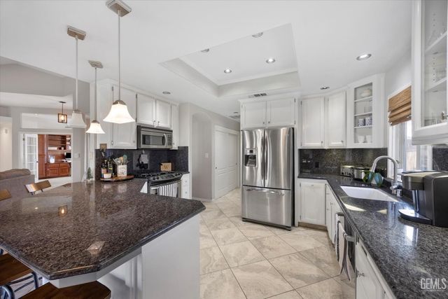 10710 Academy Avenue, Bakersfield, CA 93312