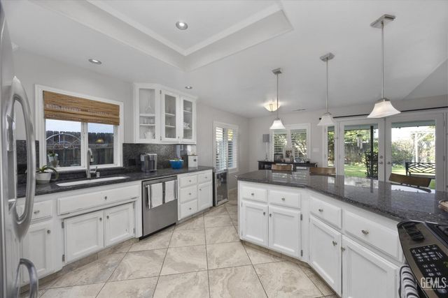 10710 Academy Avenue, Bakersfield, CA 93312