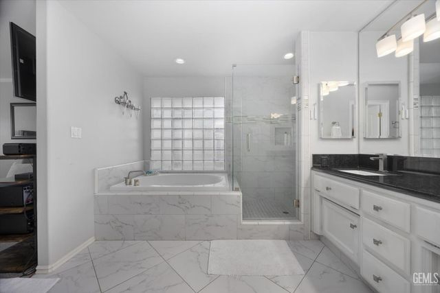 10710 Academy Avenue, Bakersfield, CA 93312