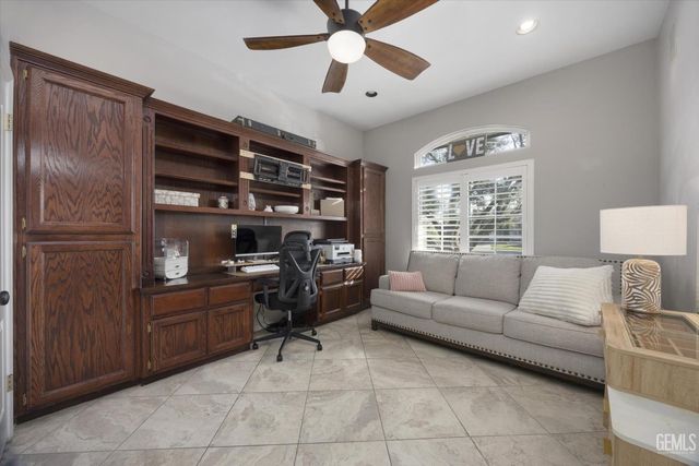 10710 Academy Avenue, Bakersfield, CA 93312