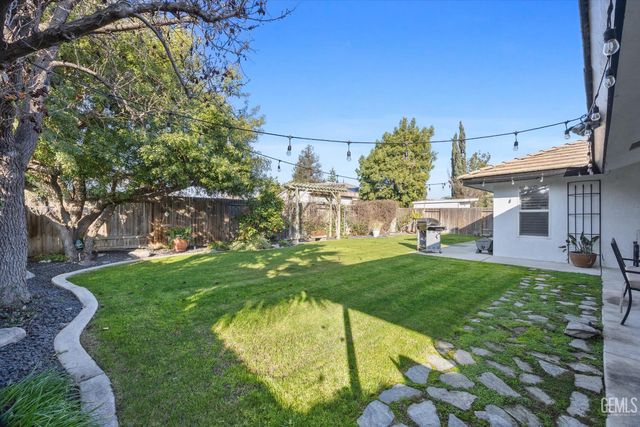 10710 Academy Avenue, Bakersfield, CA 93312