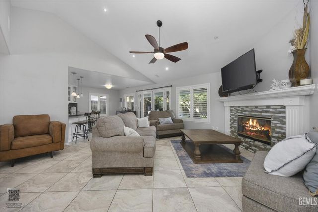 10710 Academy Avenue, Bakersfield, CA 93312