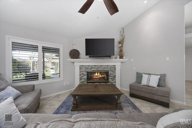 10710 Academy Avenue, Bakersfield, CA 93312