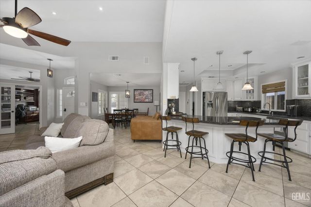 10710 Academy Avenue, Bakersfield, CA 93312