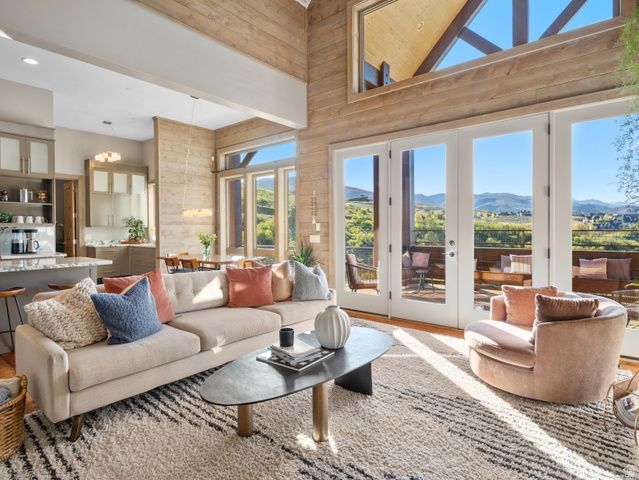 6438 E SUMMIT CV, Huntsville, UT 84317