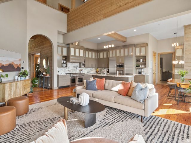 6438 E SUMMIT CV, Huntsville, UT 84317