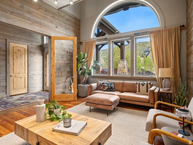6438 E SUMMIT CV, Huntsville, UT 84317