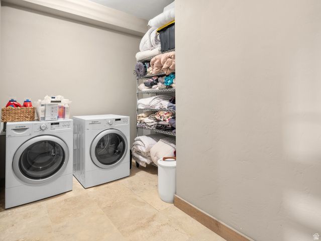 6438 E SUMMIT CV, Huntsville, UT 84317