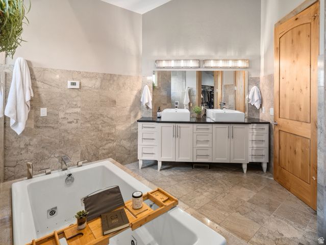 6438 E SUMMIT CV, Huntsville, UT 84317