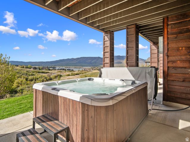 6438 E SUMMIT CV, Huntsville, UT 84317