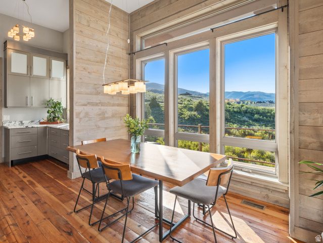 6438 E SUMMIT CV, Huntsville, UT 84317
