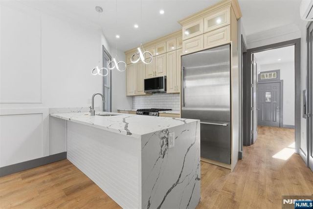 821 18th Street, Union City, NJ 07087
