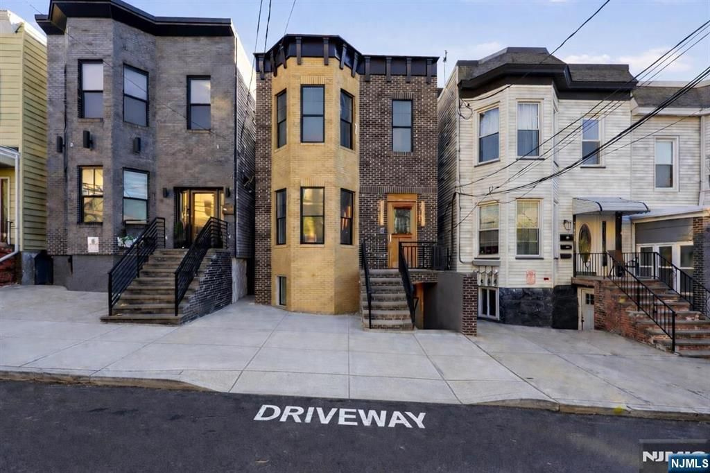 821 18th Street, Union City, NJ 07087