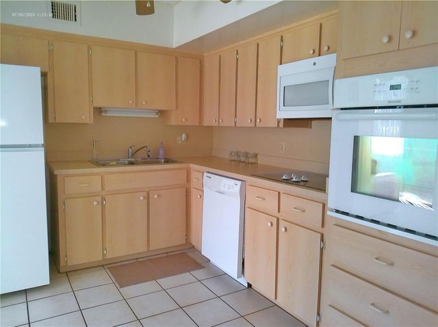 2361 ECUADORIAN WAY 17, Clearwater, FL 33763