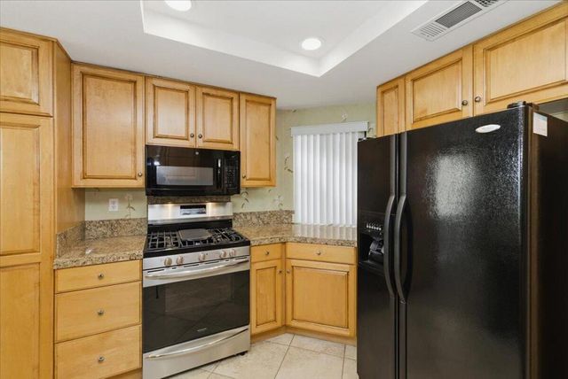 38658 Dahlia Way, Palm Desert, CA 92211