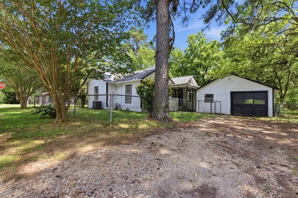 630 E Acheson Street, Denison, TX 75021