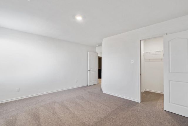 213 Sunnymeade LN, Jarrell, TX 76537