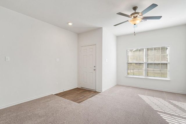 213 Sunnymeade LN, Jarrell, TX 76537