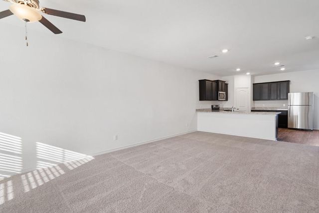 213 Sunnymeade LN, Jarrell, TX 76537