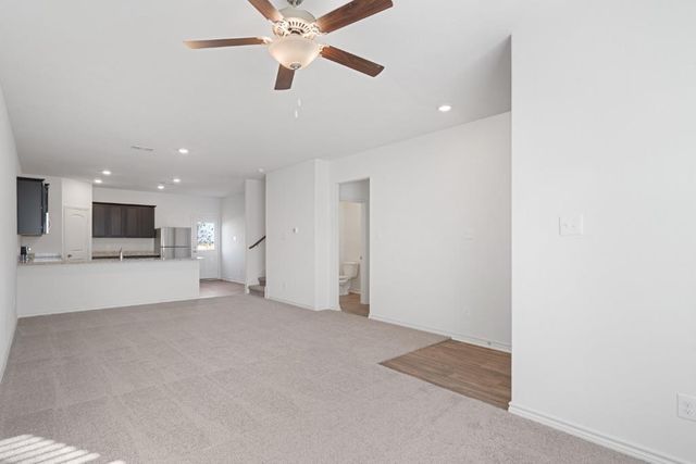 213 Sunnymeade LN, Jarrell, TX 76537