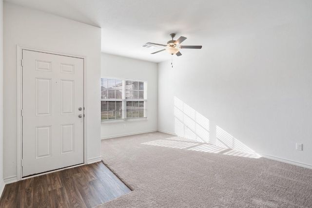 213 Sunnymeade LN, Jarrell, TX 76537