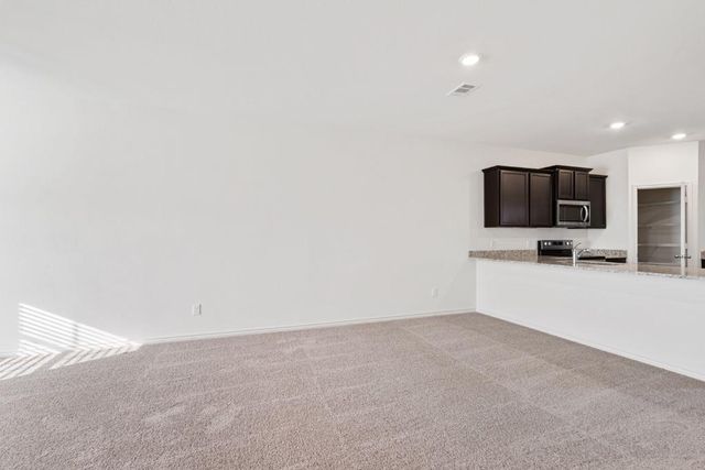213 Sunnymeade LN, Jarrell, TX 76537
