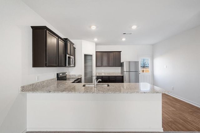 213 Sunnymeade LN, Jarrell, TX 76537