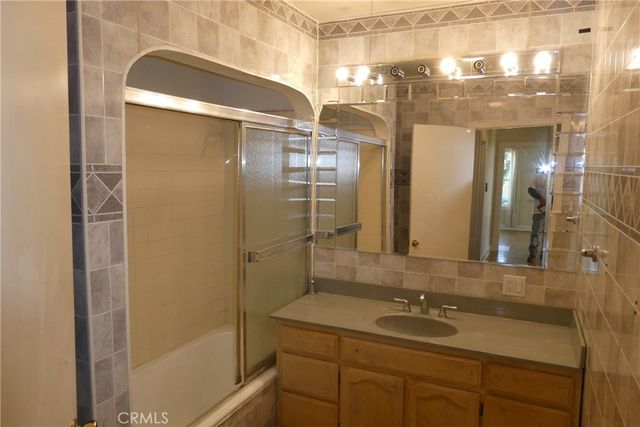 7040 Arlington, Los Angeles, CA 90043