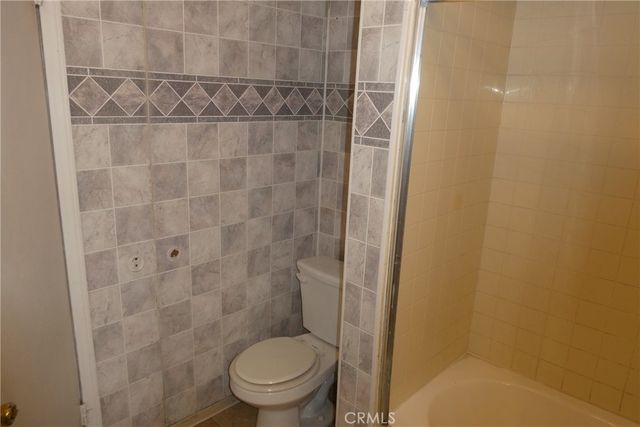 7040 Arlington, Los Angeles, CA 90043