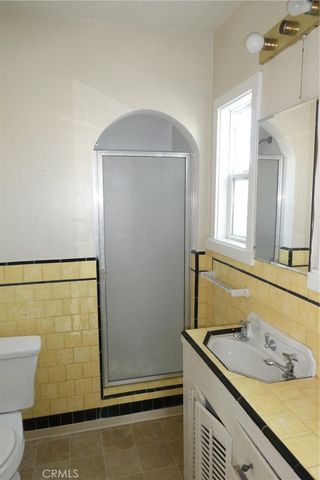 7040 Arlington, Los Angeles, CA 90043