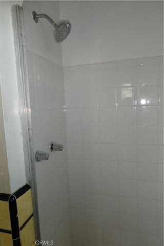 7040 Arlington, Los Angeles, CA 90043