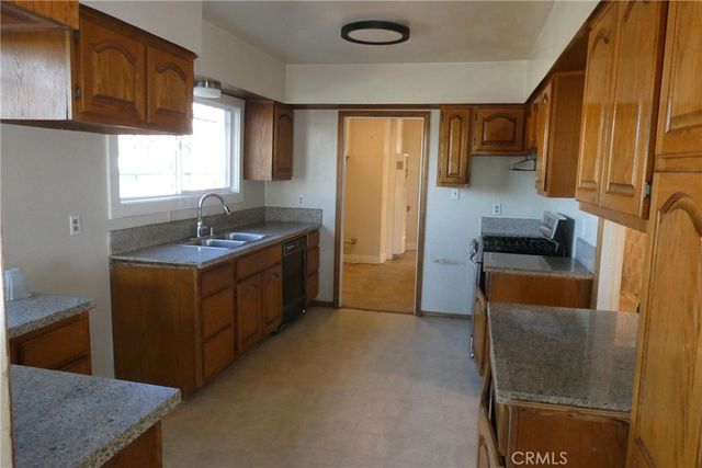 7040 Arlington, Los Angeles, CA 90043